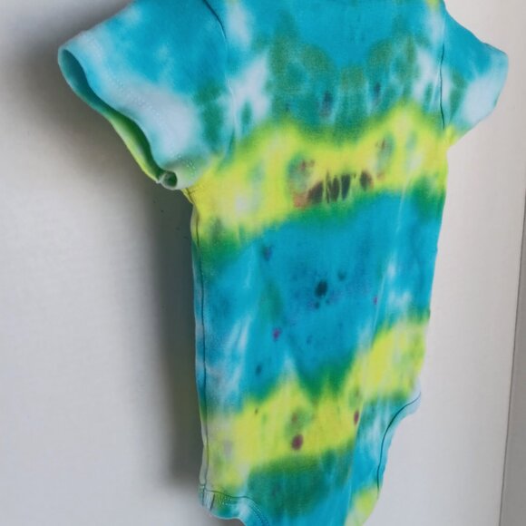 Tie Dye Baby Body Suit With 3 Snap Crotch Blue Yellow Green Size 12-18 Months - Picture 15 of 16